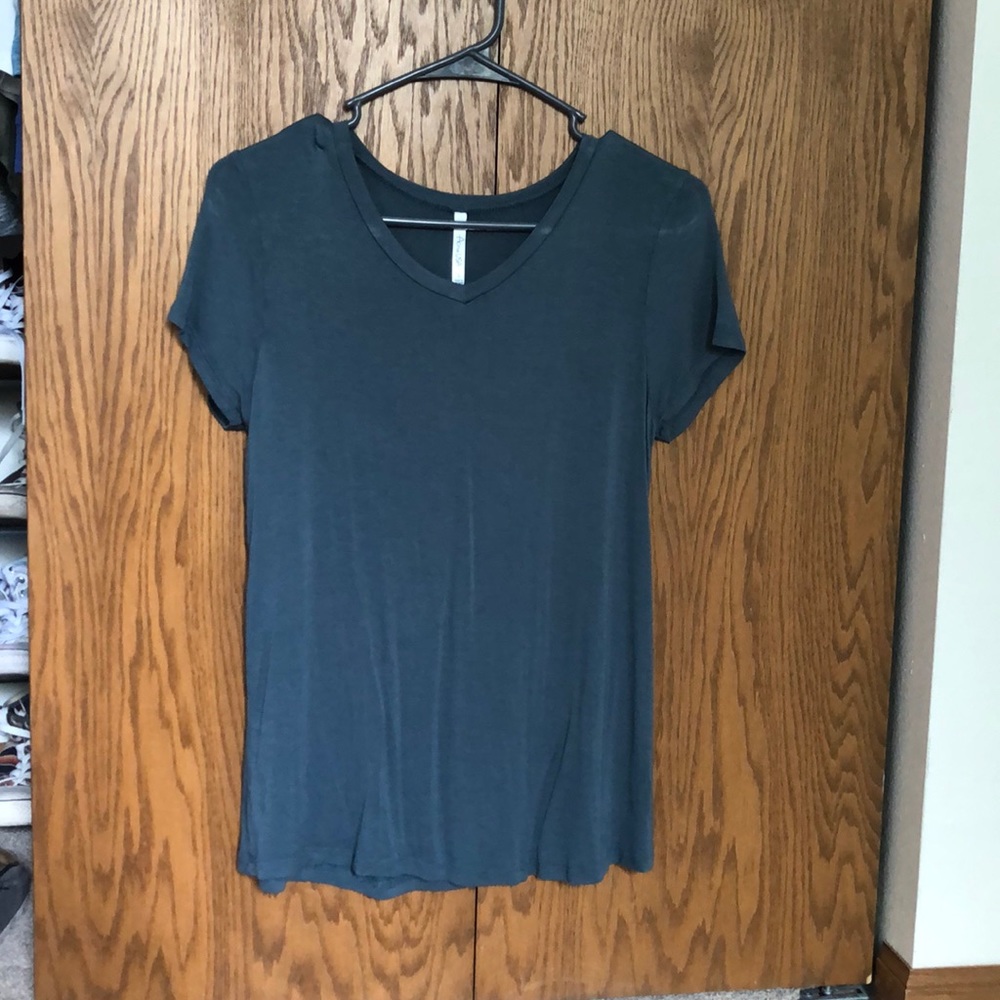 Short sleeve v-neck t-shirt